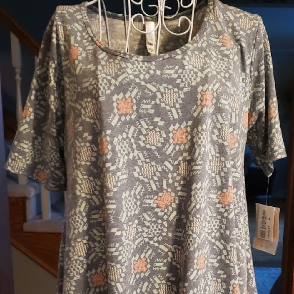 NWT Lularoe medium Perfect T shirt